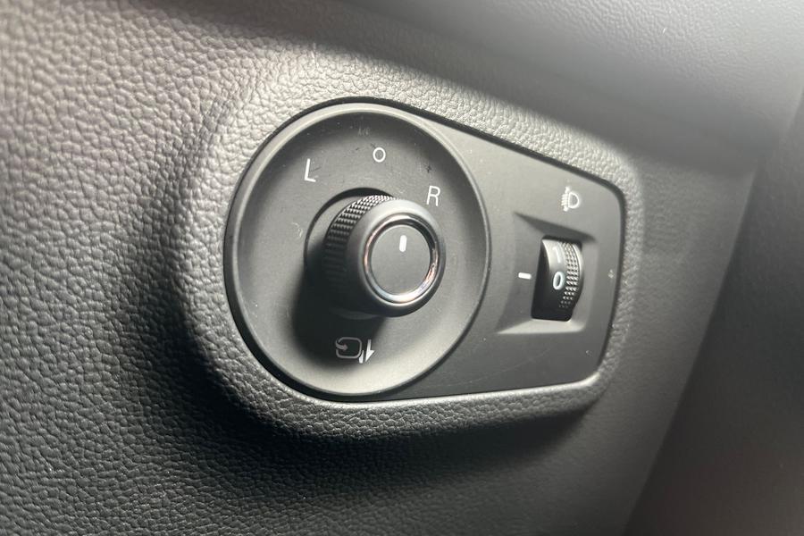 MG MG ZS Photo autoimg-aae5c58347db0defffb50601c57bb8ff7b6aed93.jpg