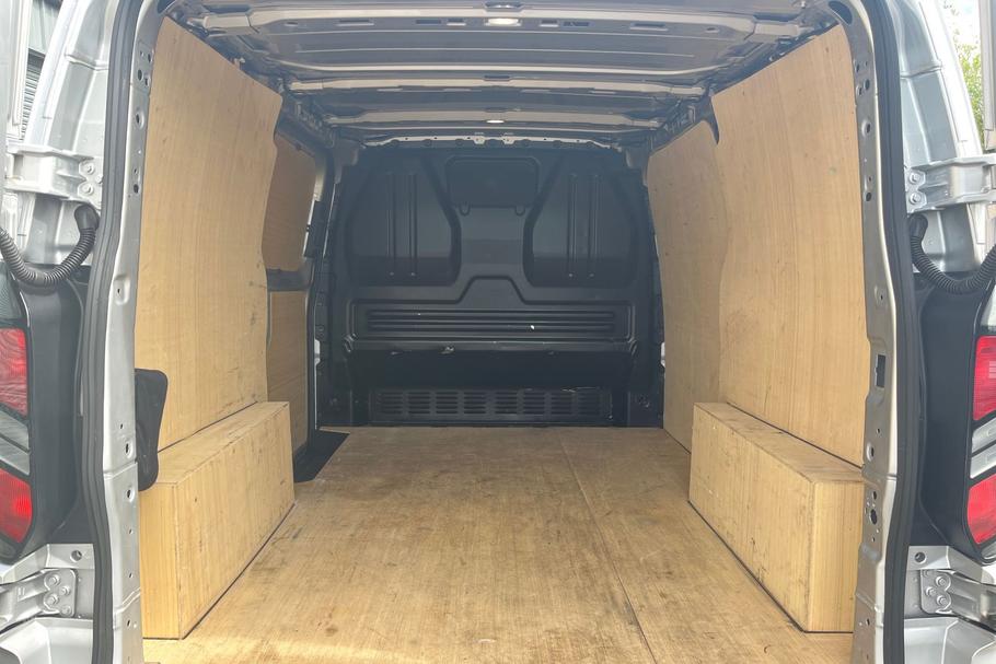 Used Ford TRANSIT CUSTOM LA24XTX 4
