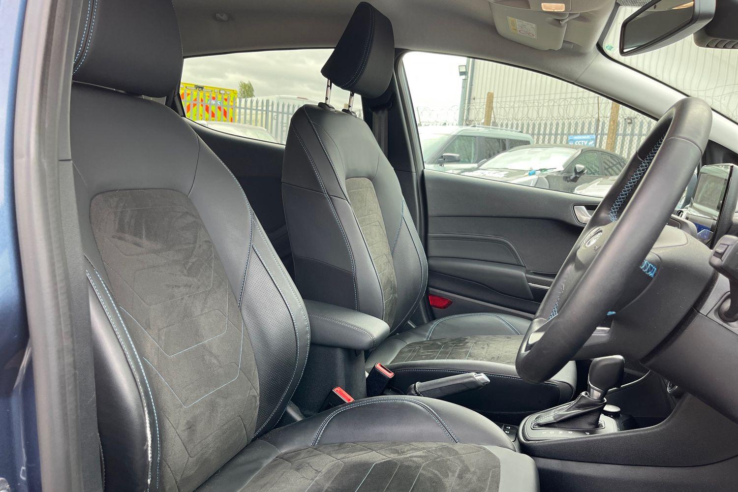 Ford FIESTA Photo 16