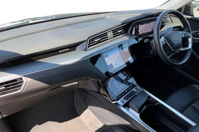 Audi e-tron Photo 2