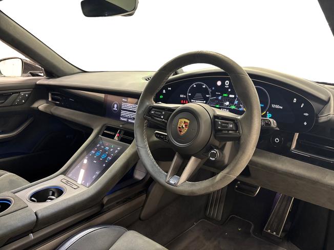 PORSCHE Taycan Photo 10