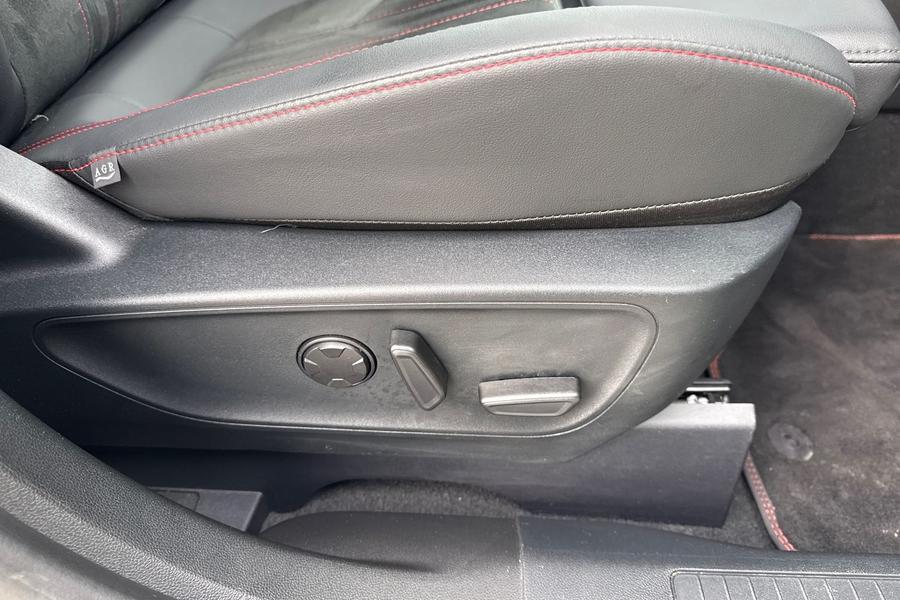 Ford KUGA Photo autoimg-ab058ef17d2e753e014f27bb87e61ec7ea3521b0.jpg