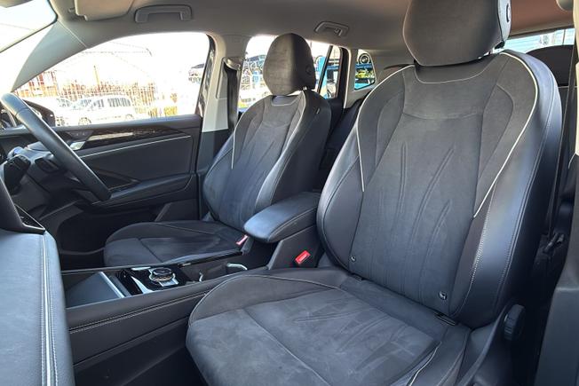 VOLKSWAGEN Tiguan Photo 21