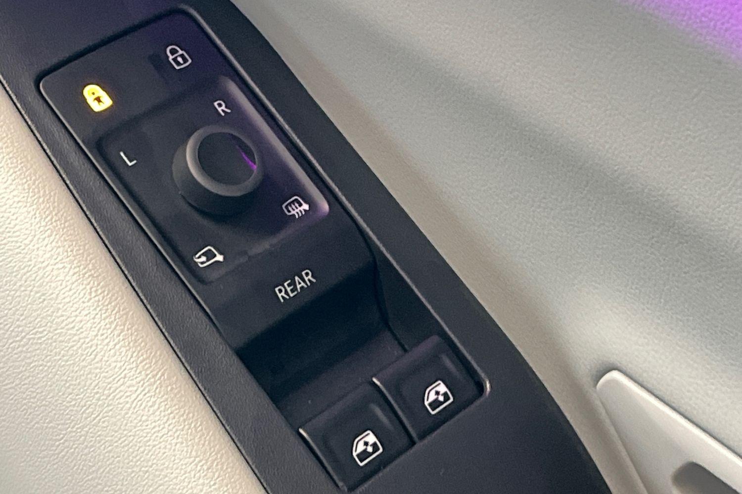 Ford Explorer Photo 15