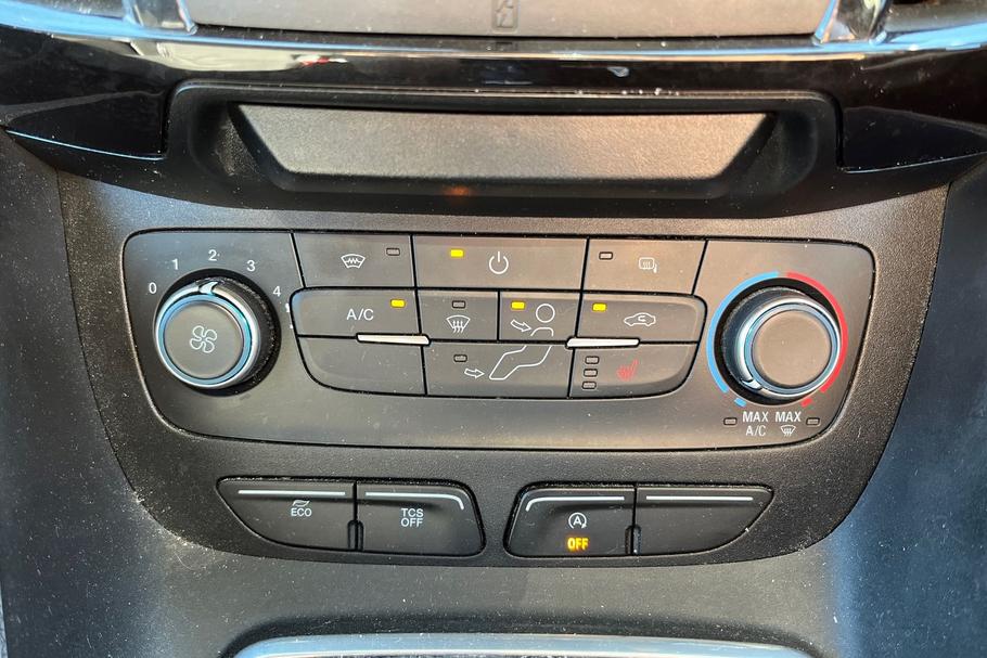 Used FORD TRANSIT CONNECT WV69JAU 18