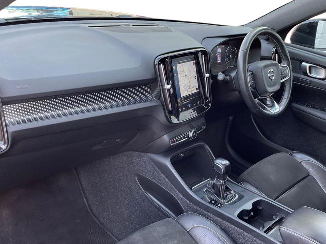 VOLVO Xc40 Photo 2