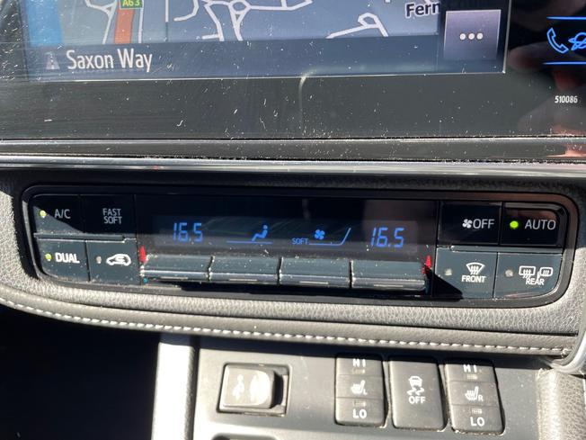 TOYOTA Auris Photo 26