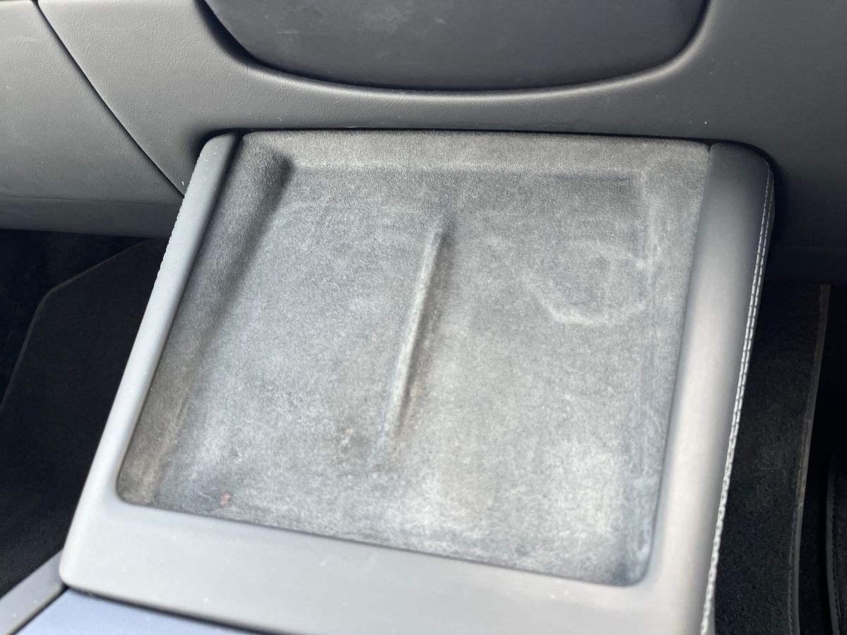 TESLA Model 3 Photo 36