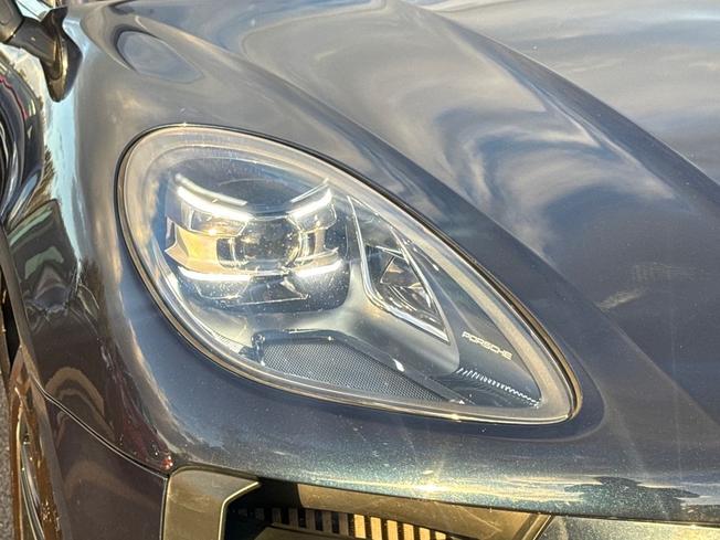 PORSCHE Macan Photo 19