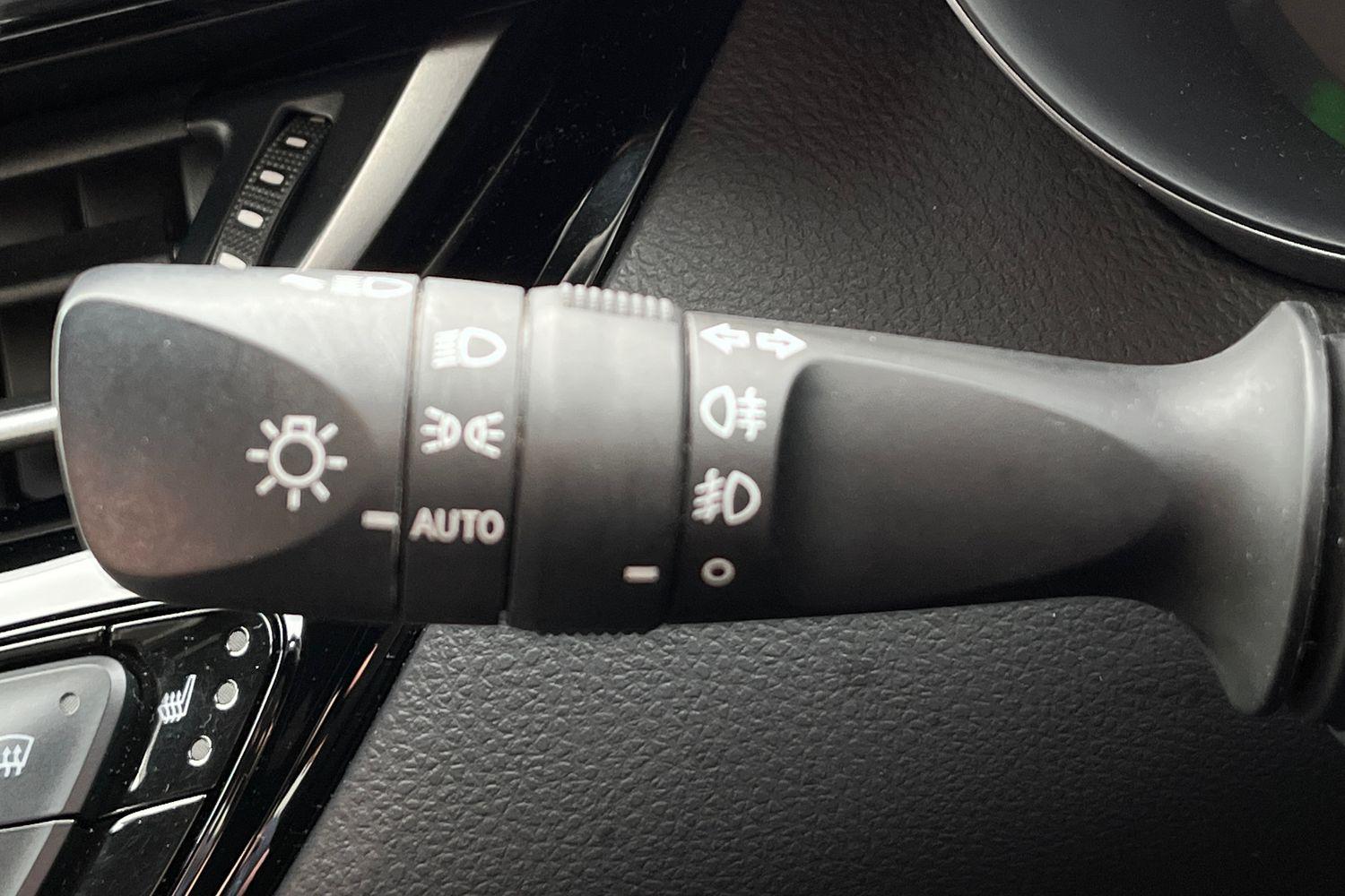 Toyota C-HR Photo 13