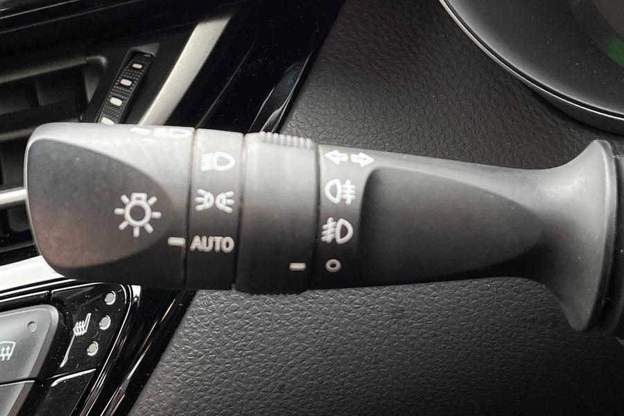 Toyota C-HR Photo autoimg-ab1f8fa8e575f01f51e116517c9bf8b1315e935c.jpg
