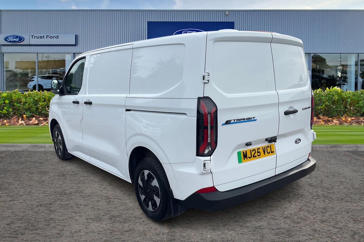 Ford E-Transit Custom Photo 1