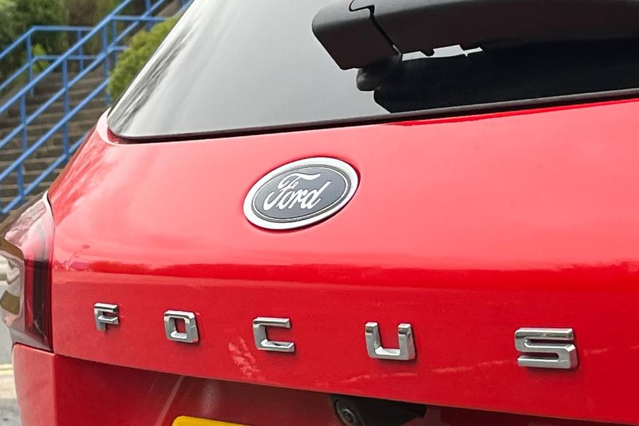 Ford FOCUS Photo autoimg-ab27f0c85d438fc116b25c454c2ca43a3dc45f6f.jpg