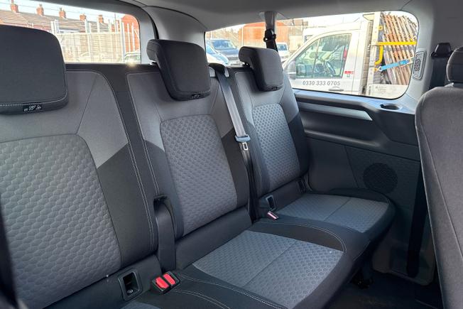 VOLKSWAGEN Transporter Shuttle Photo 33
