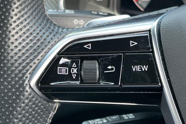 Audi A6 Saloon Photo 16