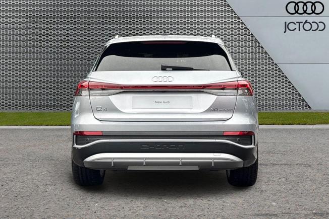 AUDI Q4 e-tron Photo 7