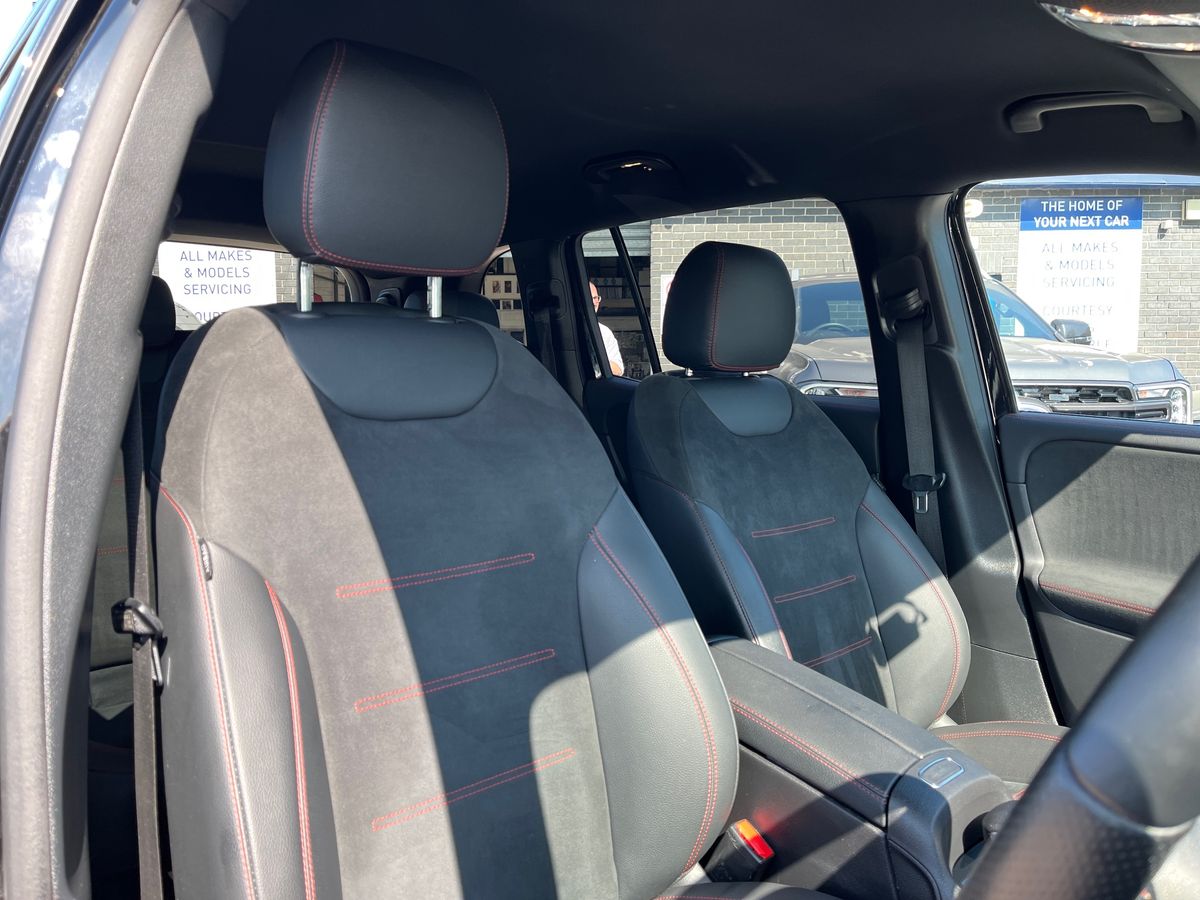 Mercedes-Benz EQB Photo 26