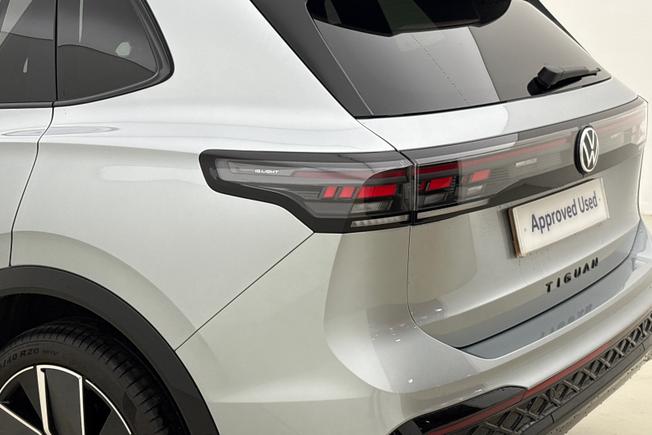 VOLKSWAGEN Tiguan Photo 18
