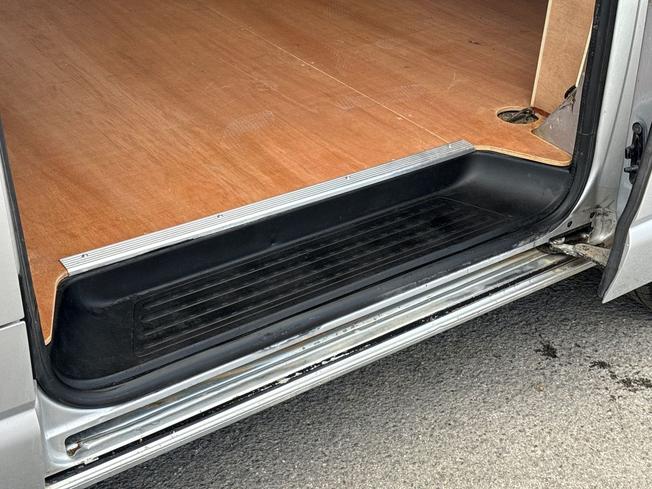 VOLKSWAGEN Transporter Photo 37