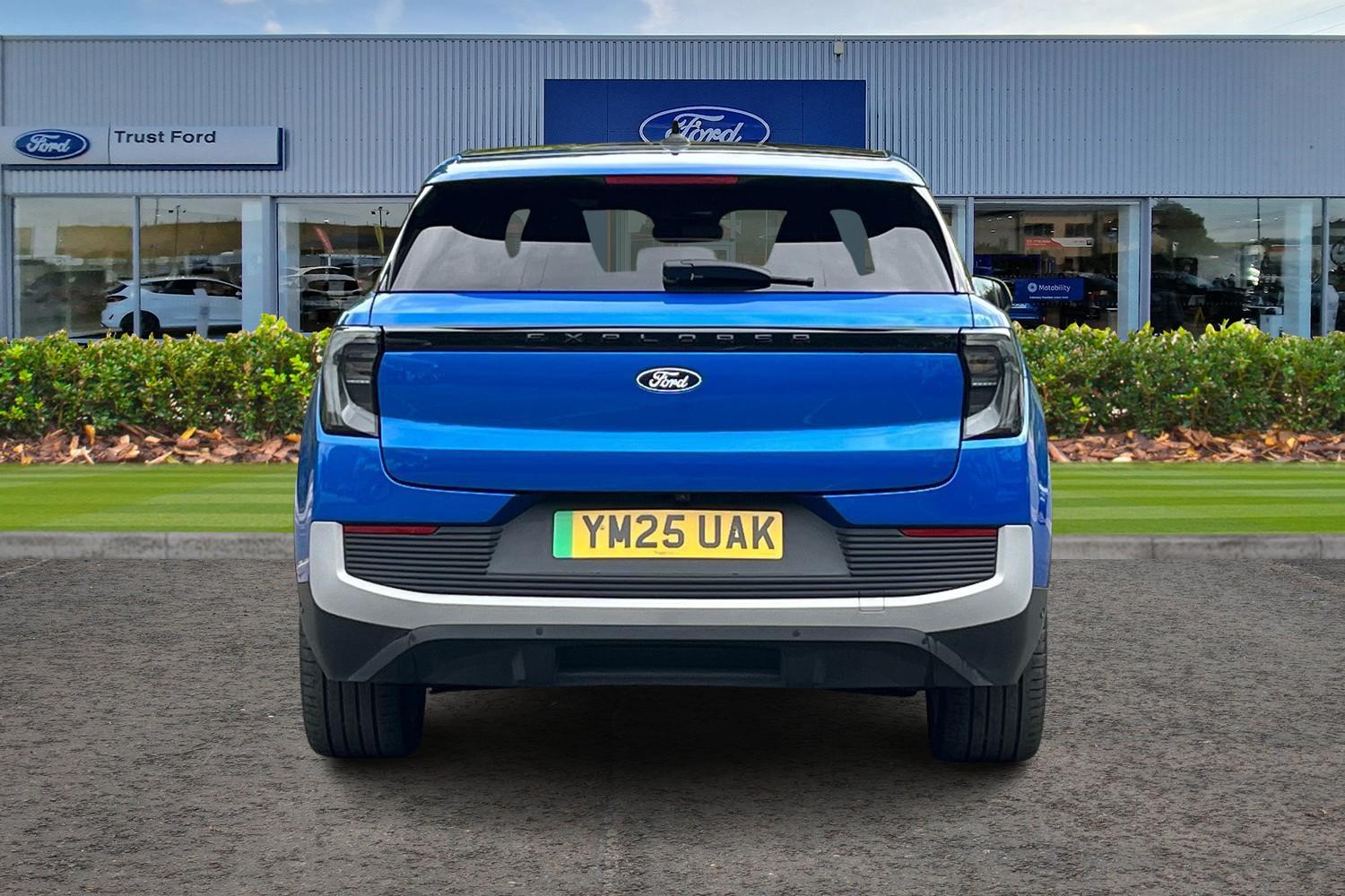 Ford Explorer Photo 6