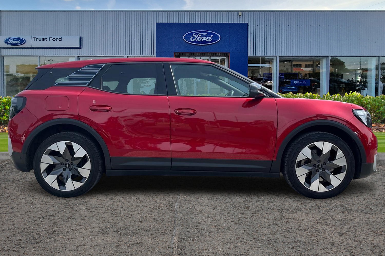 Ford Explorer Photo 2