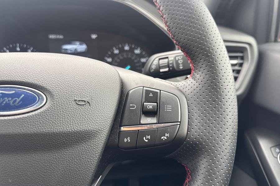 Ford FOCUS Photo autoimg-ab5313bc9eb815486b444384868975c65302a920.jpg