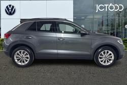 VOLKSWAGEN T-Roc Photo 4