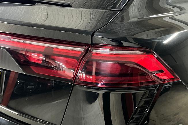 AUDI Rsq8 Photo 18