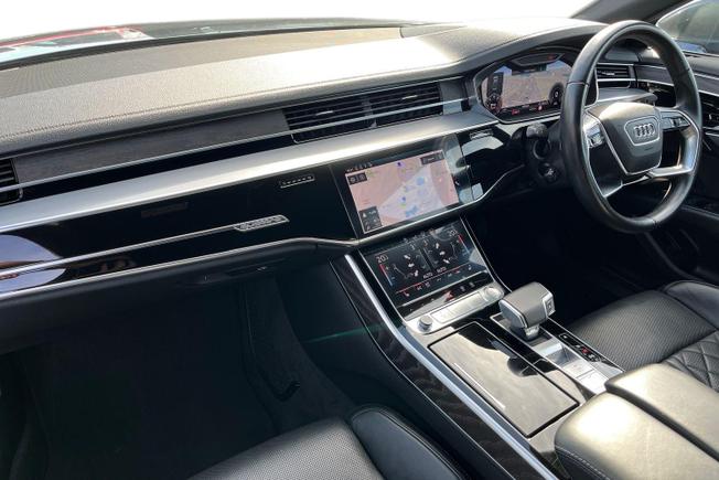 Audi A8 Photo 2