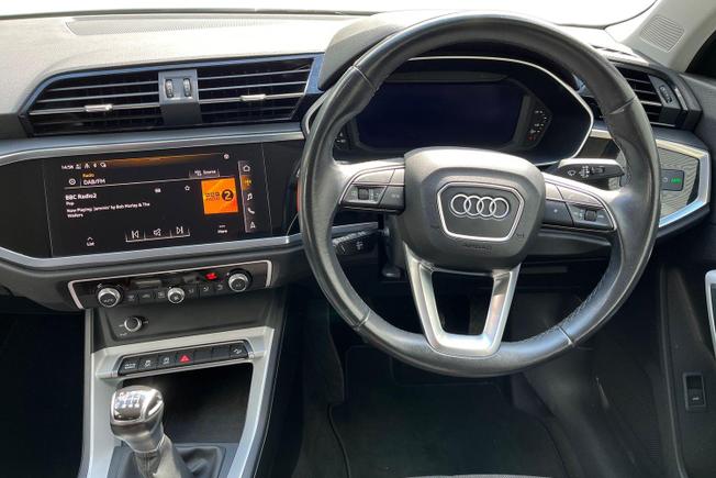 Audi Q3 Photo 11