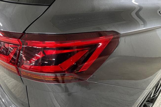 VOLKSWAGEN Touareg Photo 18