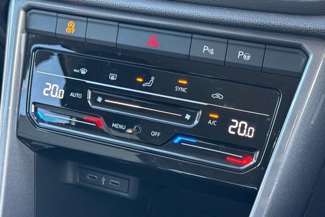 VOLKSWAGEN T-Roc Photo 39