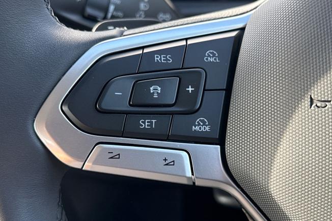 VOLKSWAGEN T-Roc Photo 16