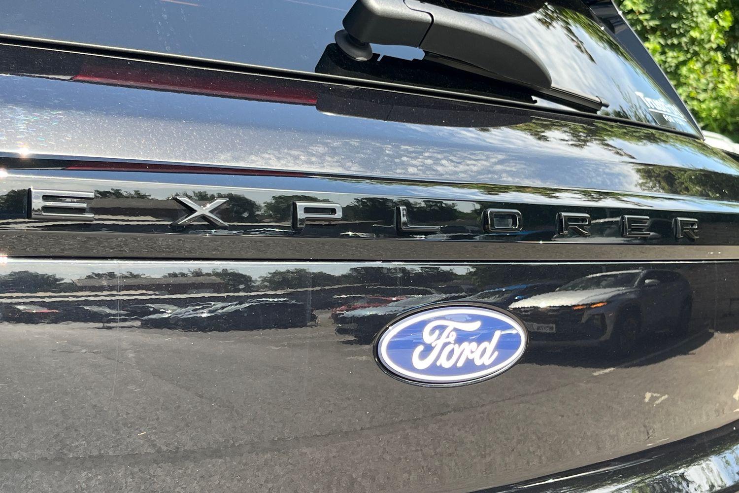 Ford Explorer Photo 25