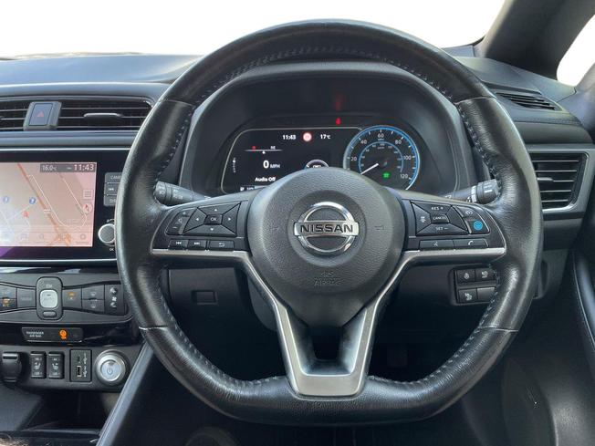 NISSAN Leaf Photo 11
