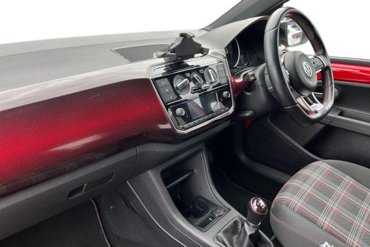 Volkswagen up! Photo autoimg-ab89fe11aeae114b6cc7225d0c6168a1a2f57fc1.jpg