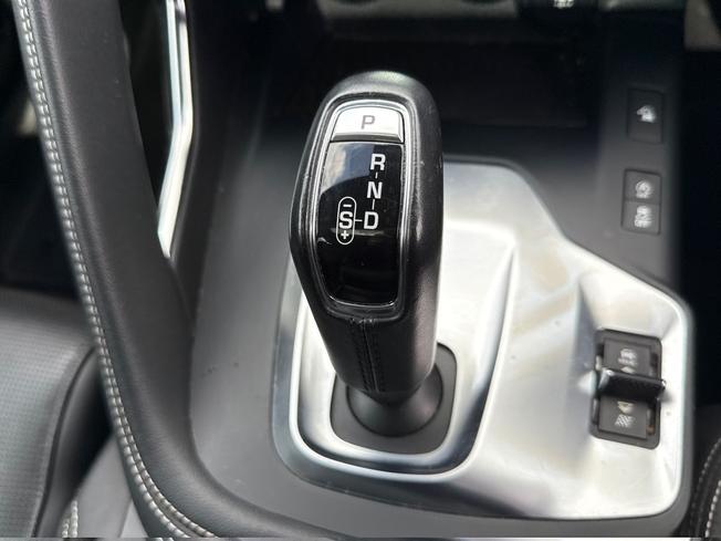 Jaguar E-PACE Photo 33