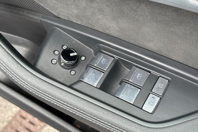Audi e-tron Photo 30