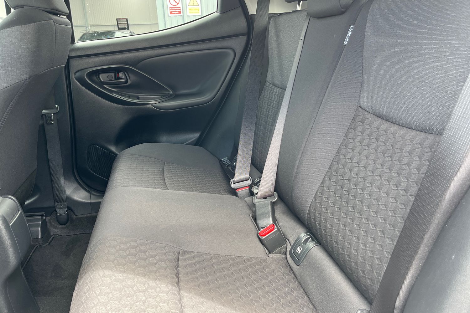 Toyota YARIS Photo 19