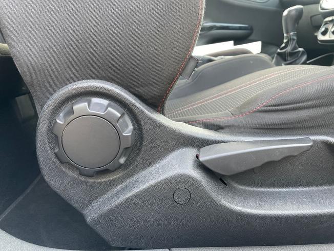 VAUXHALL Corsa Photo 36