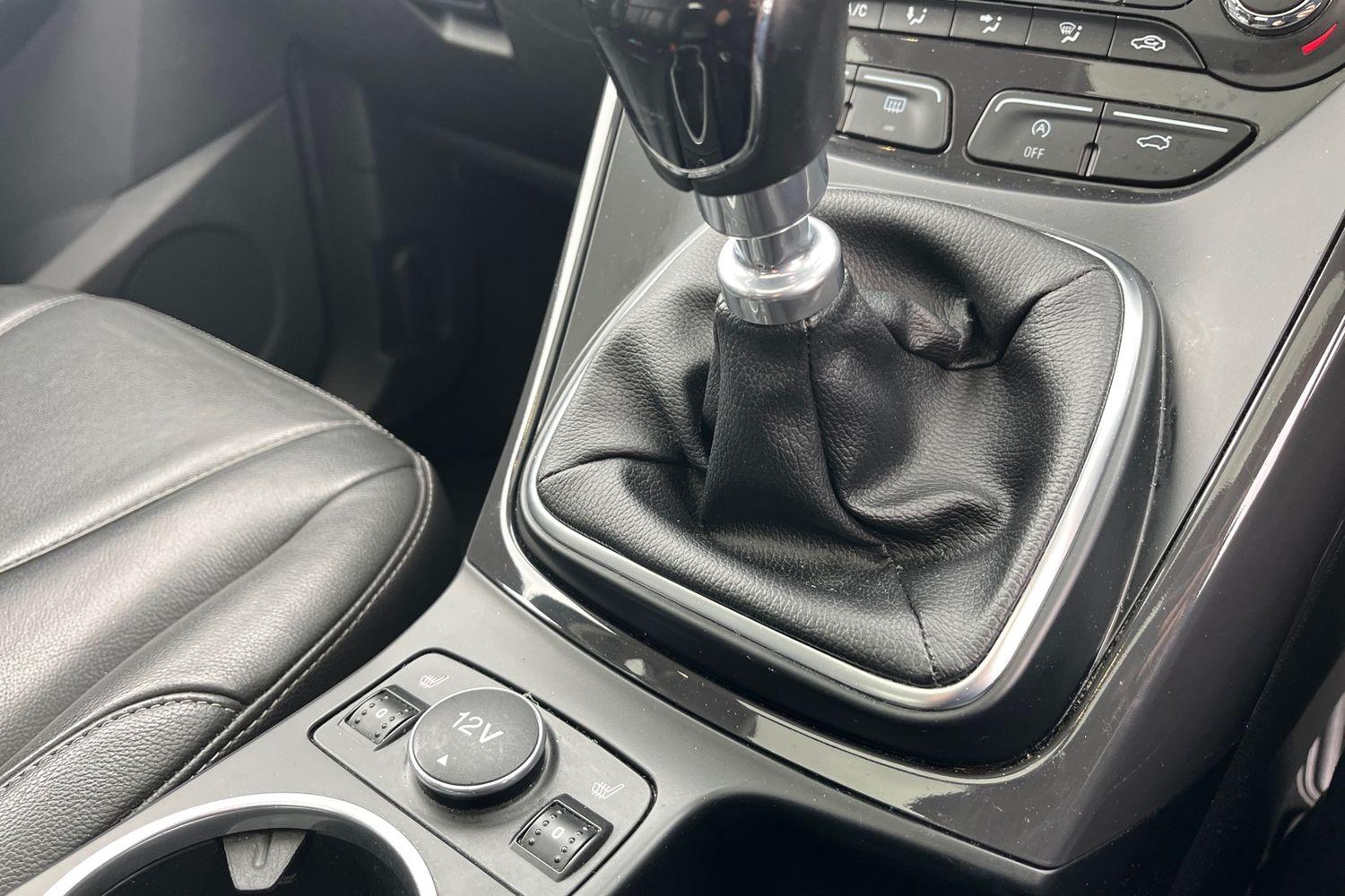Ford KUGA Photo 35