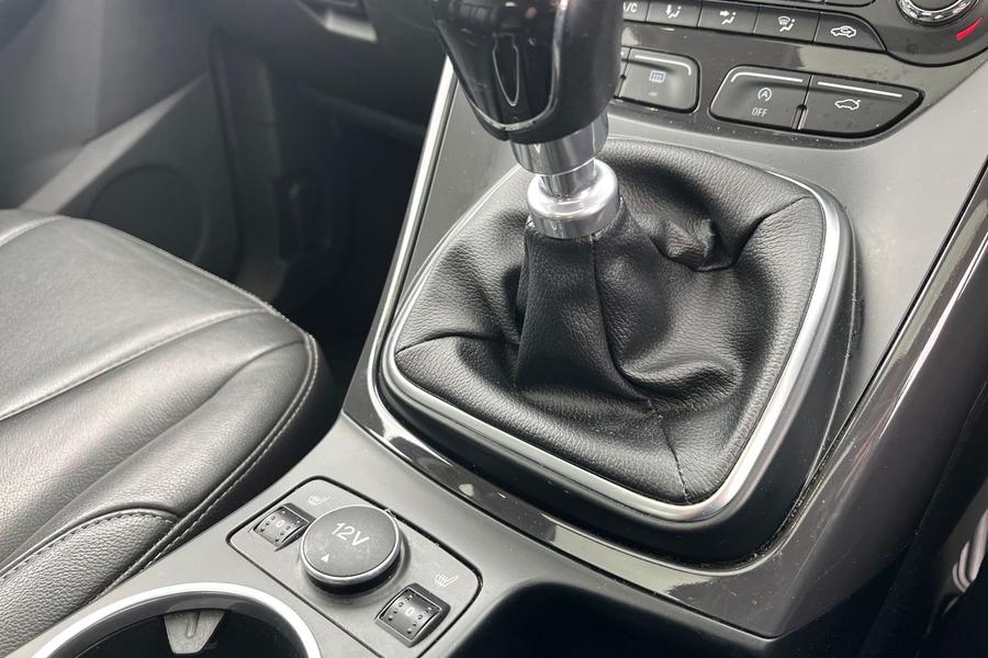 Ford KUGA Photo autoimg-ab9b5eb0d2aa90b8ec4dbe38533fcb4f8ea1eea2.jpg