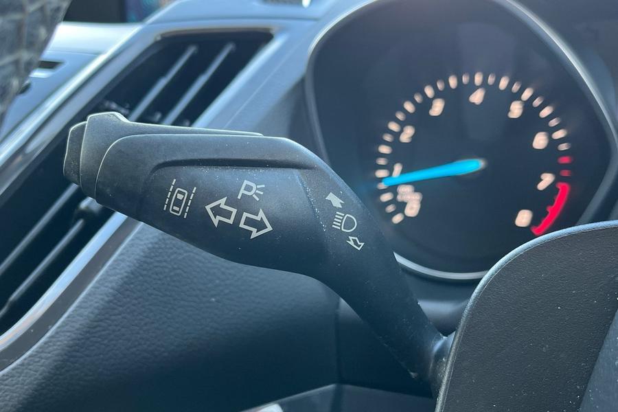 Ford Kuga Photo autoimg-abad89ebc8f0bffffc582f2d8f02ab9ac61e9b30.jpg