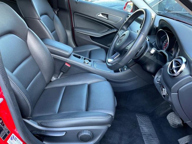 MERCEDES-BENZ GLA Photo 28