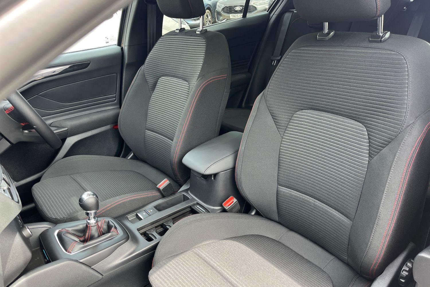 Ford FOCUS Photo 18