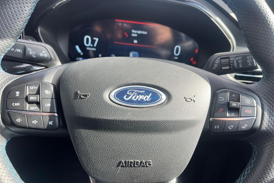 Ford FOCUS Photo autoimg-abb4a92f1f3264411da5626bfa74b1d36d7454ac.jpg