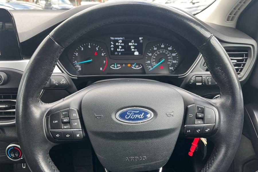 Ford FOCUS Photo autoimg-abb578fc983ce1d42bb0fe0869334b15998c0260.jpg