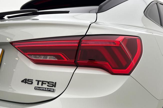 AUDI Q3 Photo 18