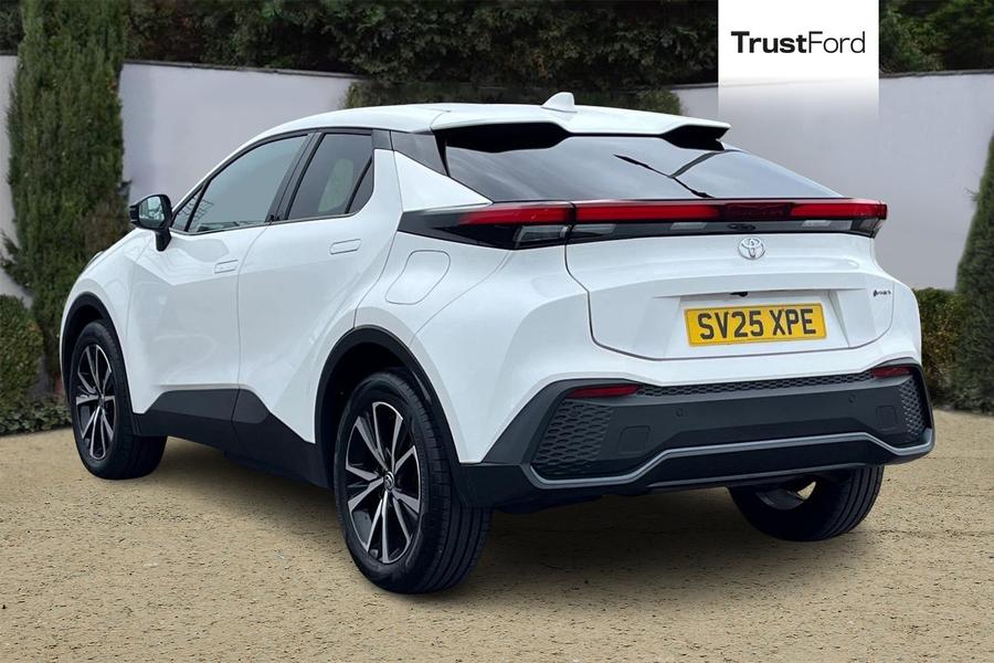 Toyota C-HR Photo autoimg-abb9f988d5af934cb992bb77f3e9612d3ce27eed.jpg
