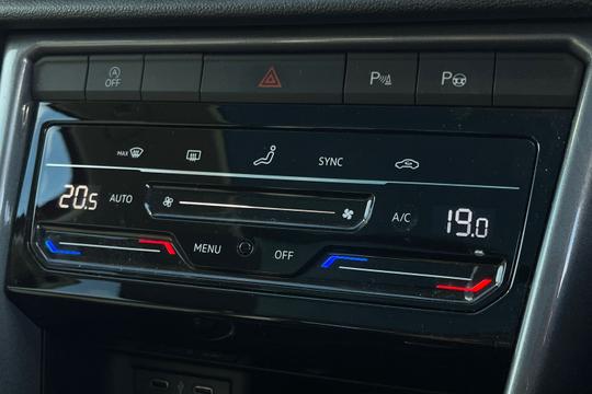 Volkswagen T-roc Photo autoimg-abbbce178a349d828bf782d5408f0238e0b6b12b.jpg